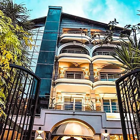 Vh Broadway فندق تيرانا